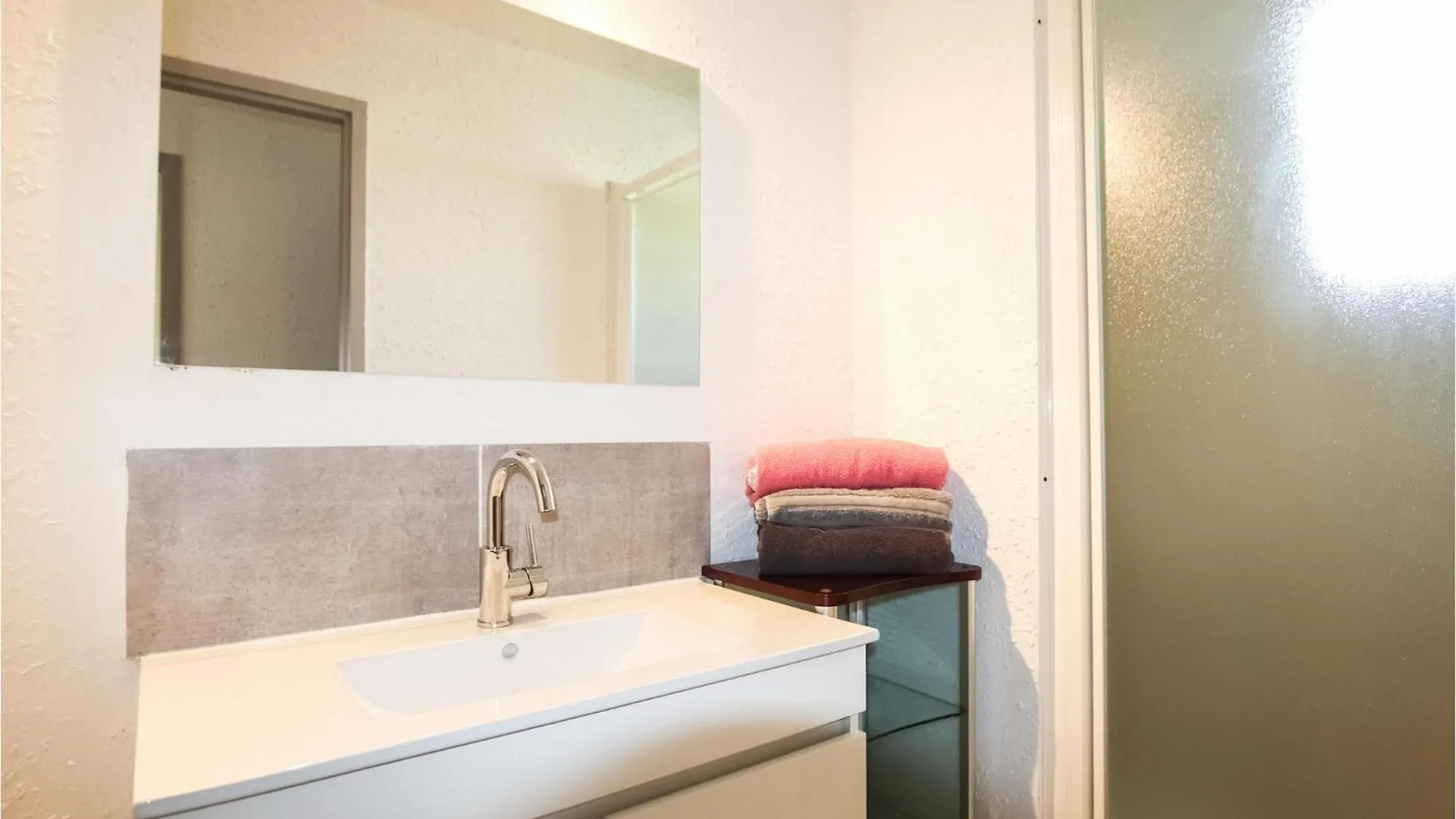 Pet Friendly Home In Grospierres With Kitchen Vakantiehuis